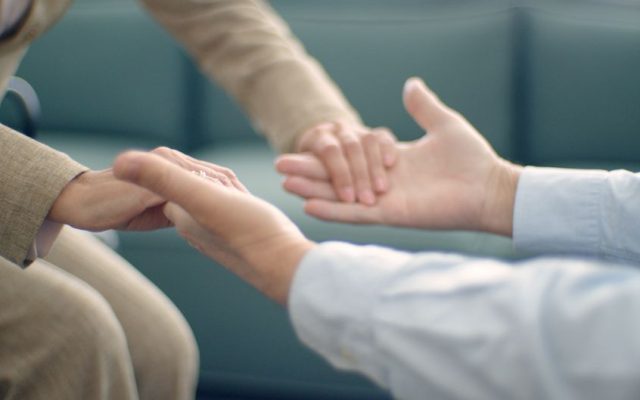 Empatija: kas tai, kokios jos rūšys ir kaip ją ugdyti