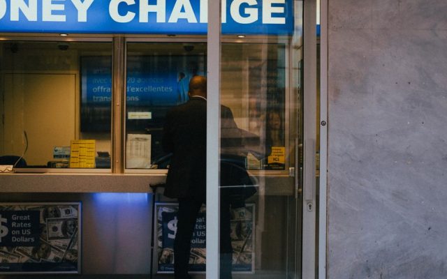 Valiutų skaičiuoklė – perskaičiuokite EUR, USD ir kt.